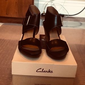 CLARKS WOMEN SANDALS